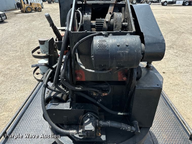 image for item EG1652 1995 Ford L8000 crane truck