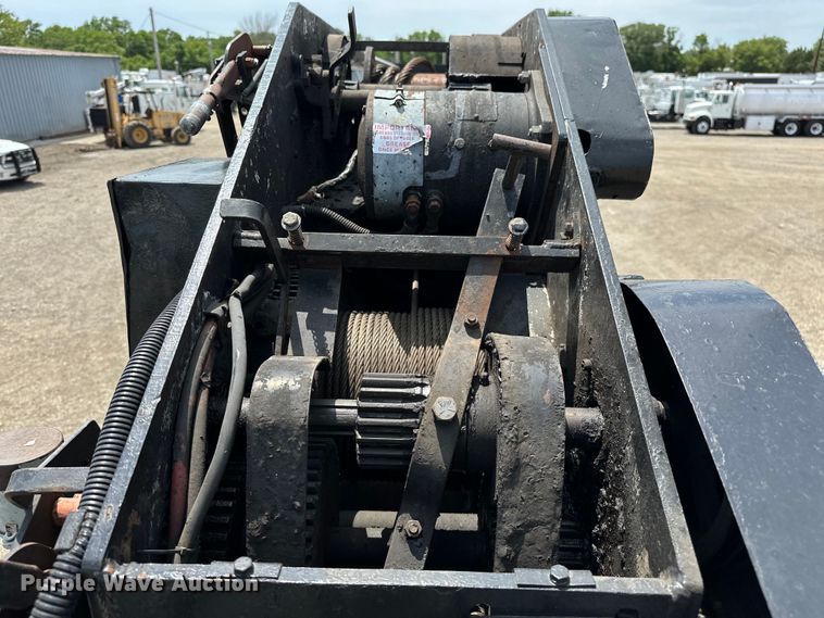 image for item EG1652 1995 Ford L8000 crane truck