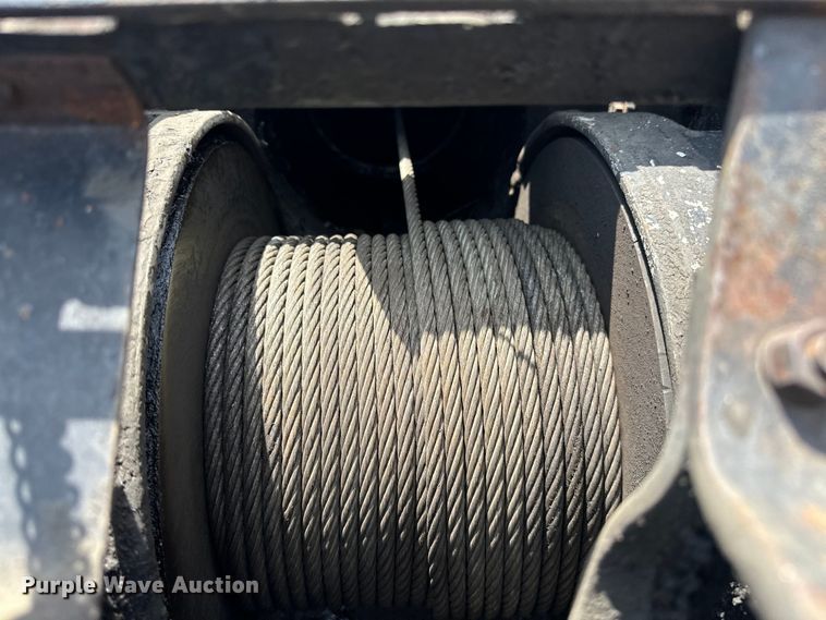 image for item EG1652 1995 Ford L8000 crane truck