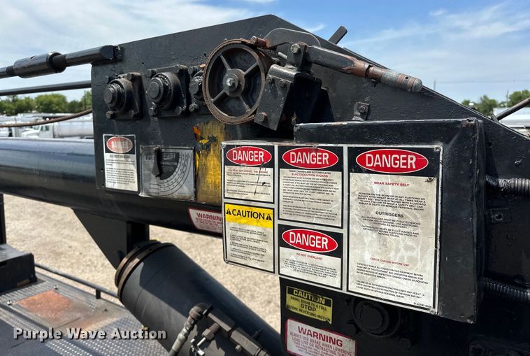 image for item EG1652 1995 Ford L8000 crane truck