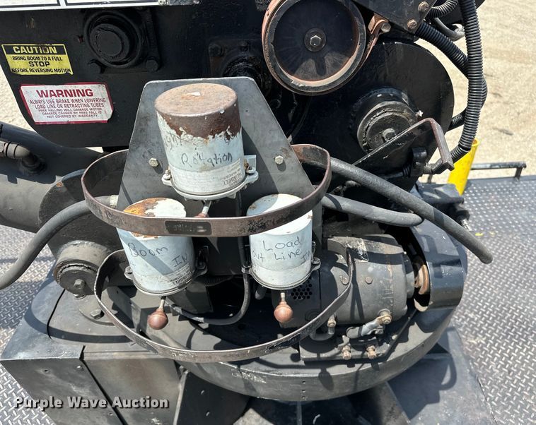 image for item EG1652 1995 Ford L8000 crane truck