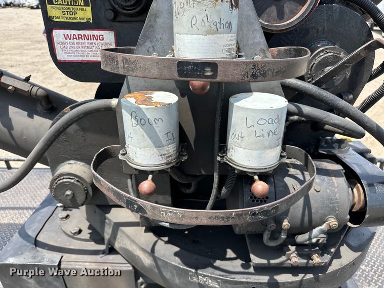 image for item EG1652 1995 Ford L8000 crane truck