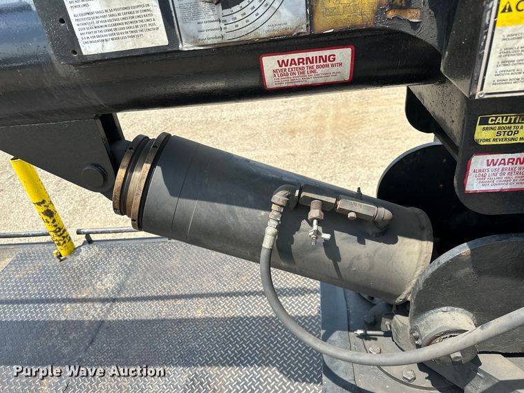 image for item EG1652 1995 Ford L8000 crane truck