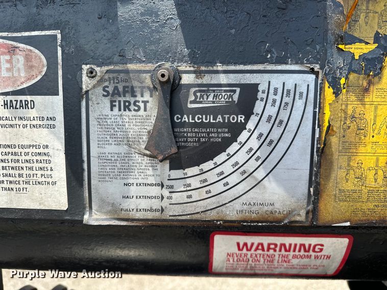 image for item EG1652 1995 Ford L8000 crane truck