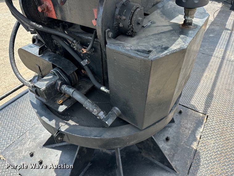 image for item EG1652 1995 Ford L8000 crane truck