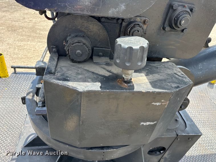 image for item EG1652 1995 Ford L8000 crane truck