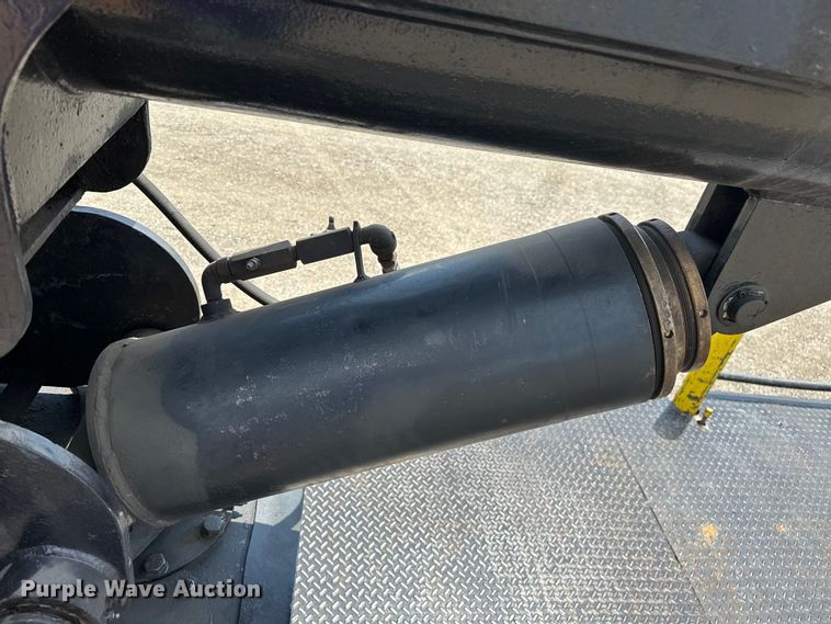 image for item EG1652 1995 Ford L8000 crane truck