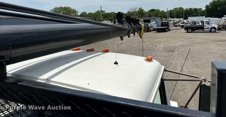 image for item EG1652 1995 Ford L8000 crane truck