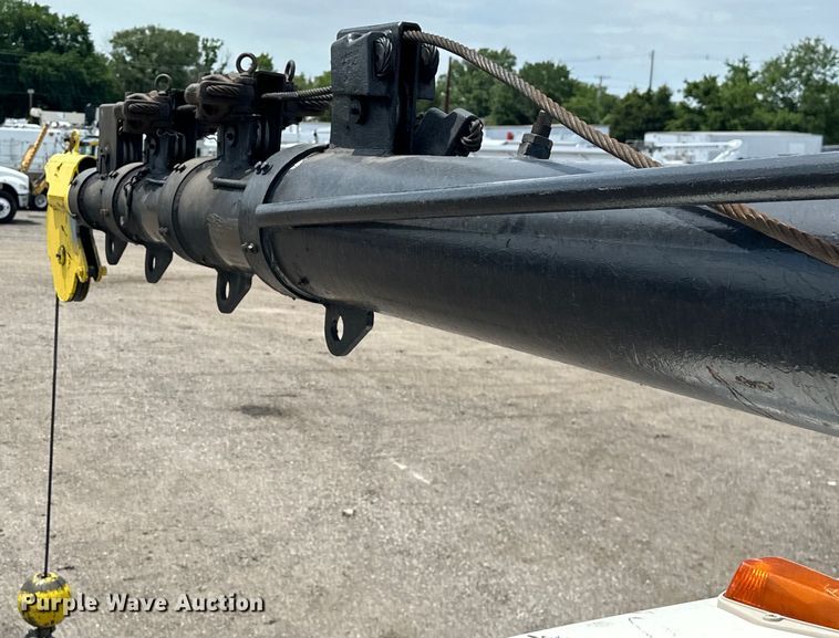 image for item EG1652 1995 Ford L8000 crane truck