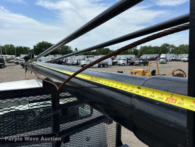 image for item EG1652 1995 Ford L8000 crane truck