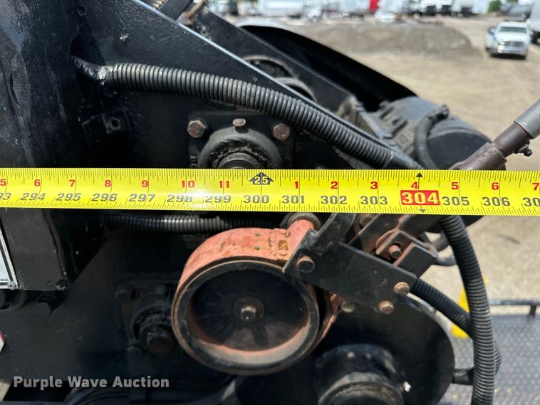 image for item EG1652 1995 Ford L8000 crane truck