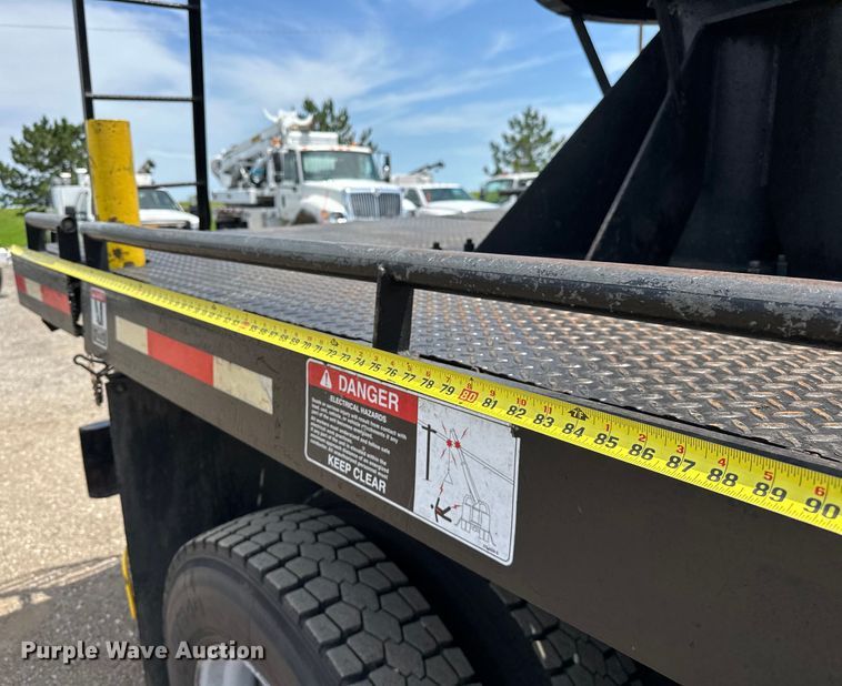 image for item EG1652 1995 Ford L8000 crane truck