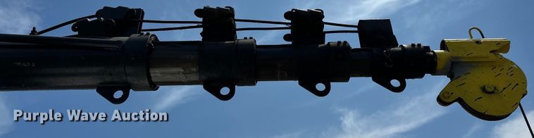 image for item EG1652 1995 Ford L8000 crane truck