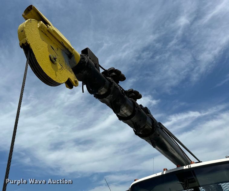image for item EG1652 1995 Ford L8000 crane truck