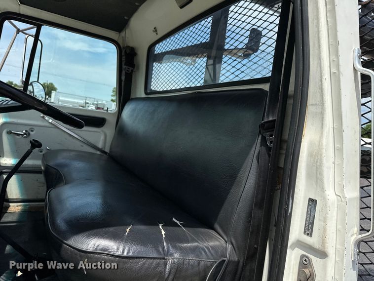 image for item EG1652 1995 Ford L8000 crane truck