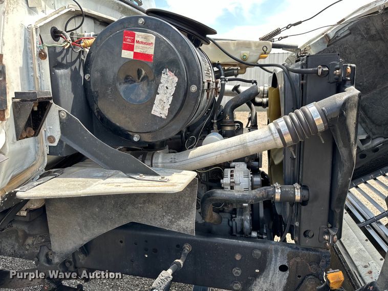 image for item EG1652 1995 Ford L8000 crane truck