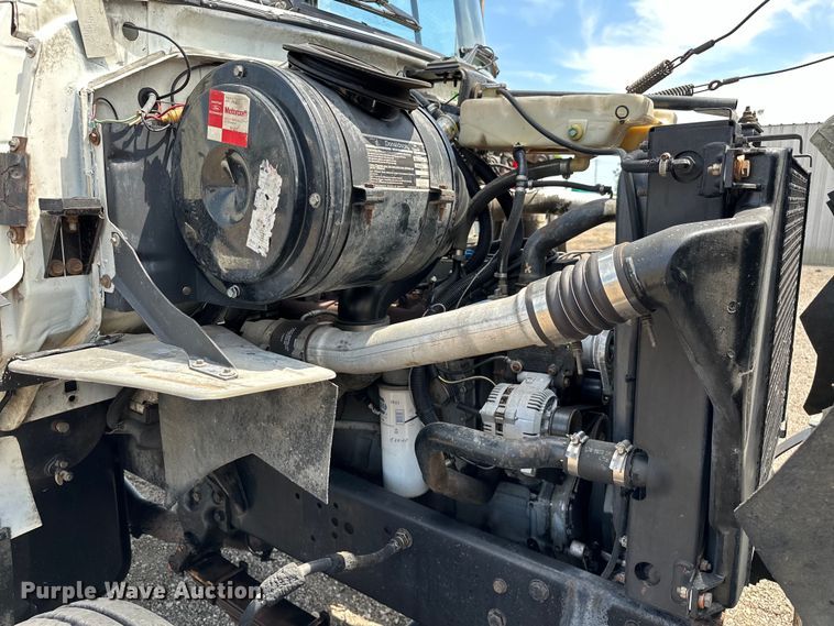 image for item EG1652 1995 Ford L8000 crane truck