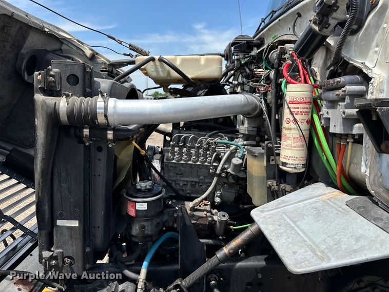 image for item EG1652 1995 Ford L8000 crane truck