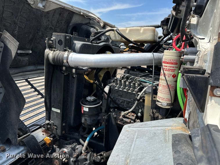 image for item EG1652 1995 Ford L8000 crane truck