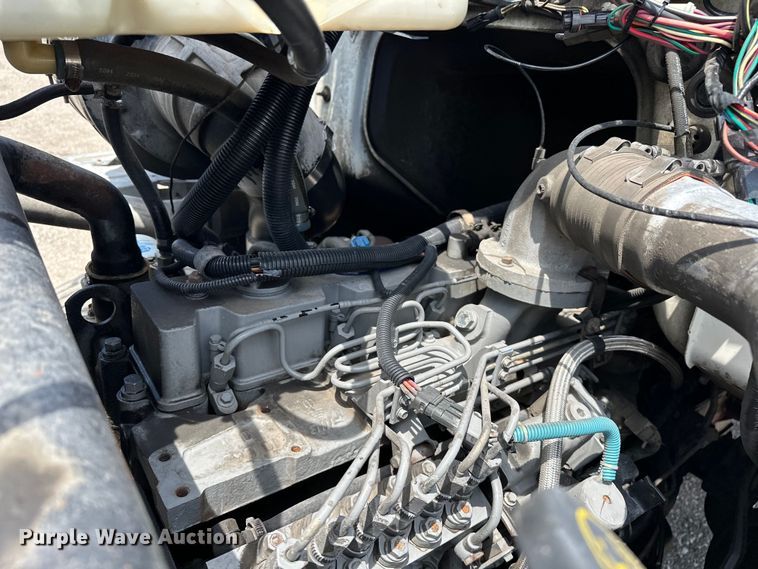 image for item EG1652 1995 Ford L8000 crane truck