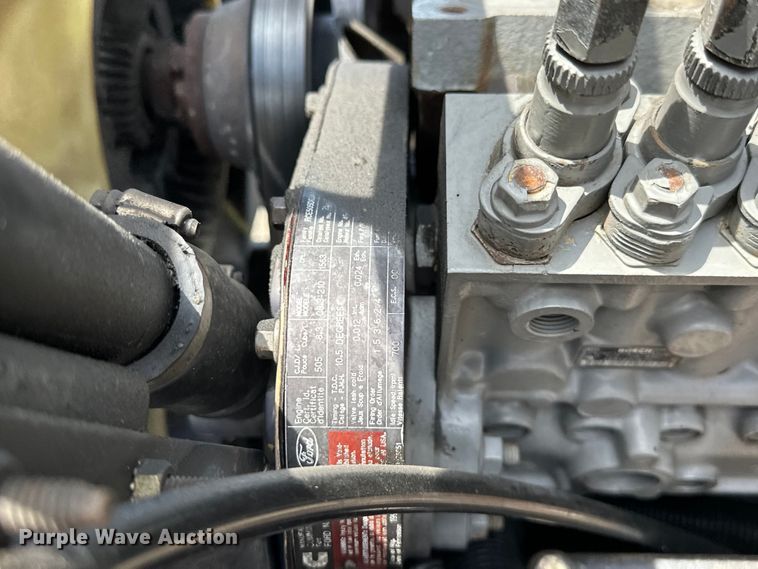 image for item EG1652 1995 Ford L8000 crane truck