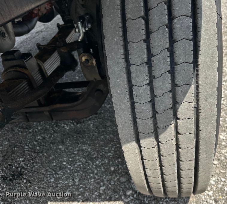 image for item EG1652 1995 Ford L8000 crane truck