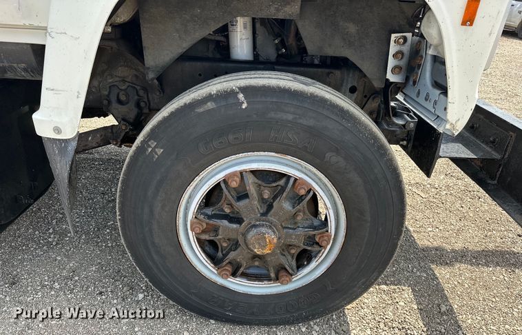 image for item EG1652 1995 Ford L8000 crane truck