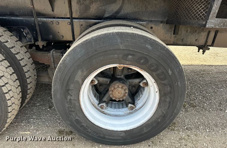 image for item EG1652 1995 Ford L8000 crane truck