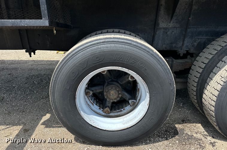 image for item EG1652 1995 Ford L8000 crane truck