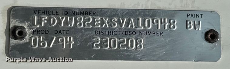 image for item EG1652 1995 Ford L8000 crane truck