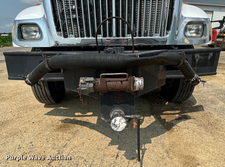 image for item EH4340 2006 International 7400  oil distributor truck