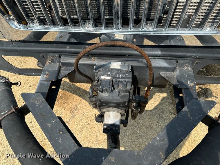 image for item EH4340 2006 International 7400  oil distributor truck