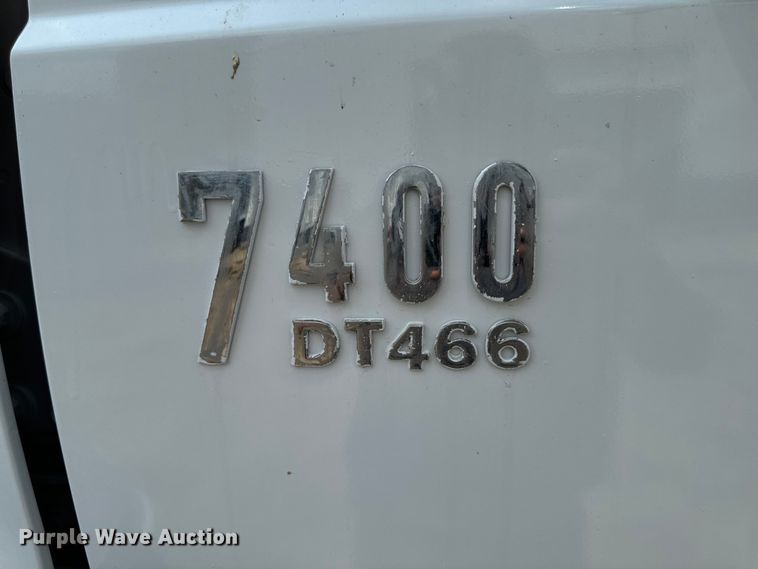 image for item EH4340 2006 International 7400  oil distributor truck