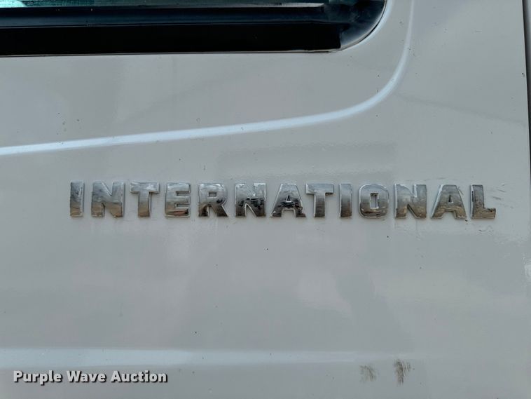 image for item EH4340 2006 International 7400  oil distributor truck