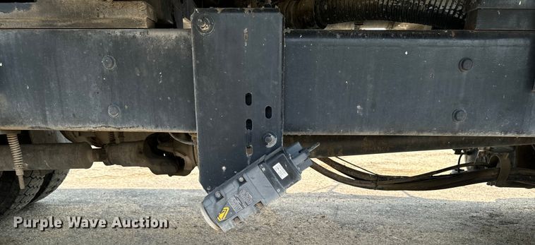 image for item EH4340 2006 International 7400  oil distributor truck