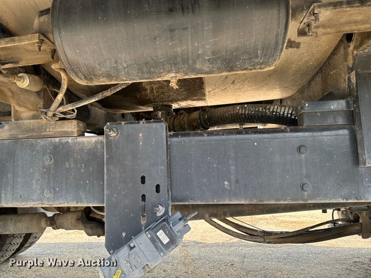 image for item EH4340 2006 International 7400  oil distributor truck