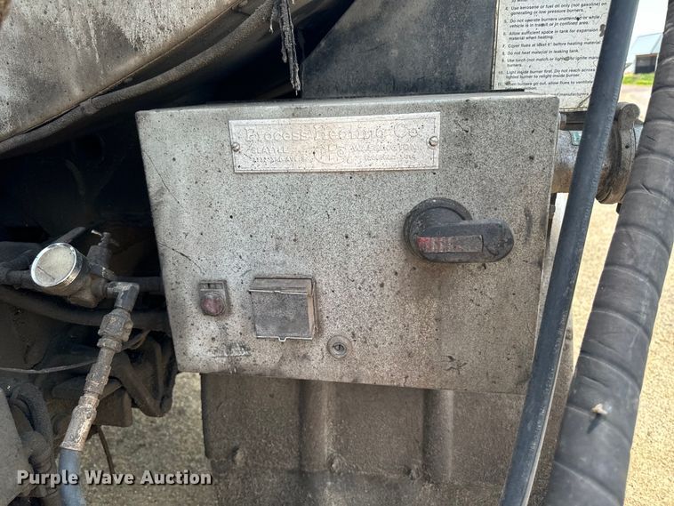 image for item EH4340 2006 International 7400  oil distributor truck