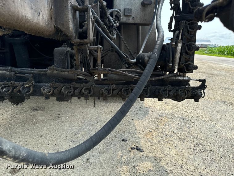 image for item EH4340 2006 International 7400  oil distributor truck