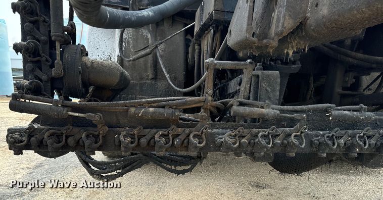 image for item EH4340 2006 International 7400  oil distributor truck