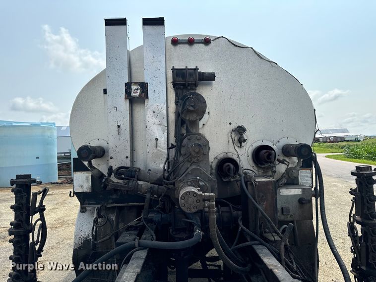 image for item EH4340 2006 International 7400  oil distributor truck