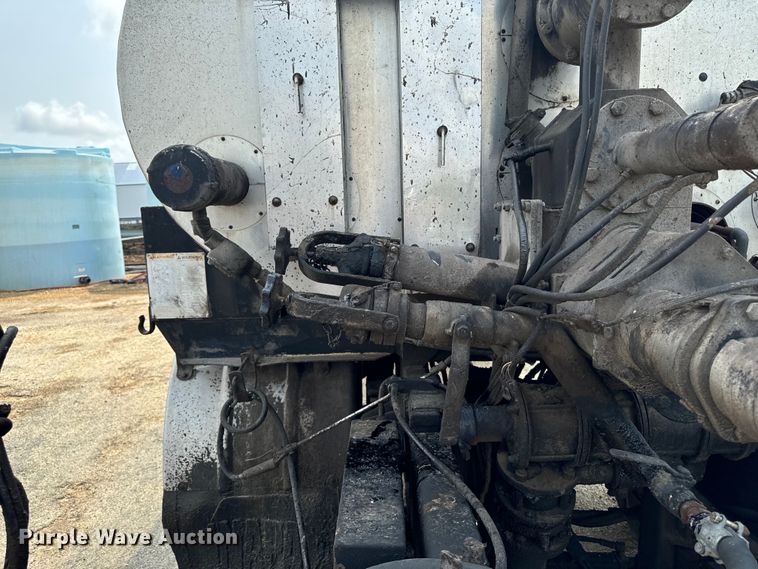 image for item EH4340 2006 International 7400  oil distributor truck