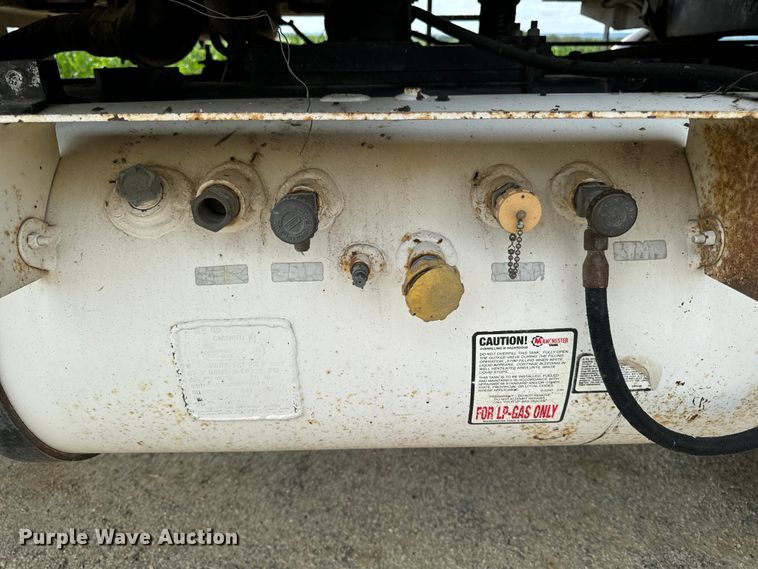 image for item EH4340 2006 International 7400  oil distributor truck