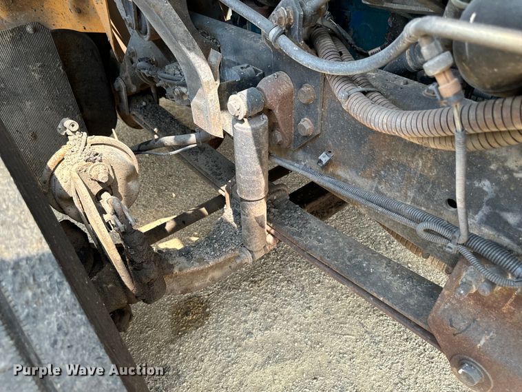 image for item EH4340 2006 International 7400  oil distributor truck