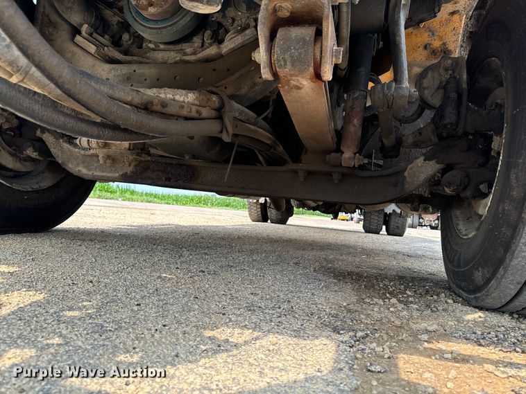 image for item EH4340 2006 International 7400  oil distributor truck