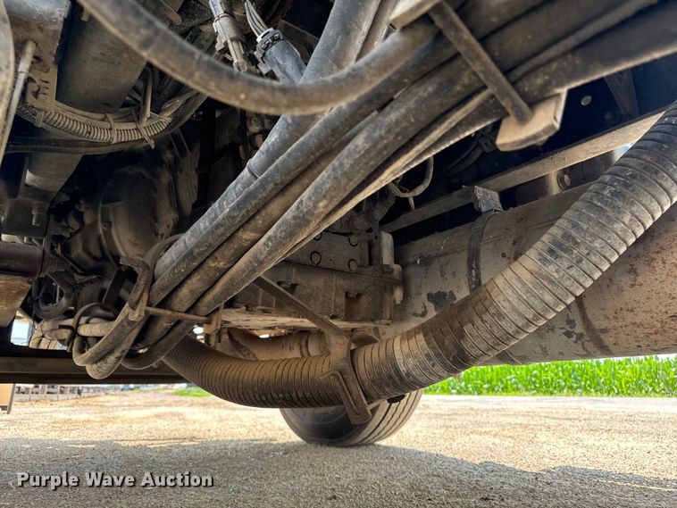 image for item EH4340 2006 International 7400  oil distributor truck