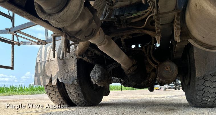 image for item EH4340 2006 International 7400  oil distributor truck