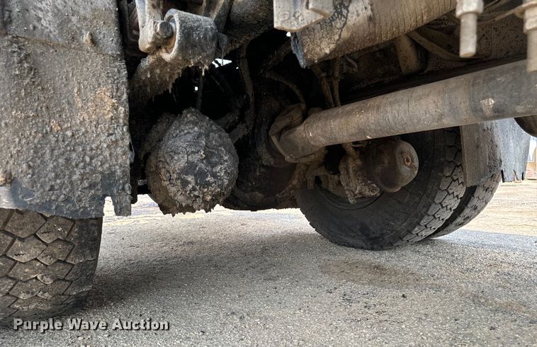 image for item EH4340 2006 International 7400  oil distributor truck