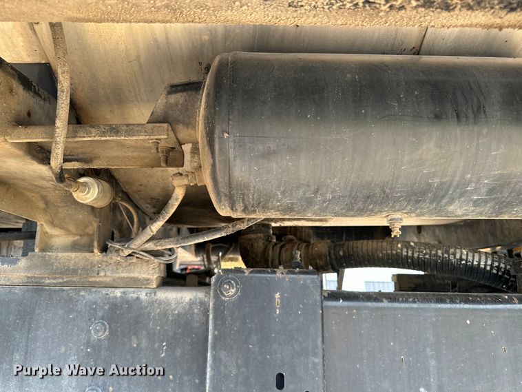 image for item EH4340 2006 International 7400  oil distributor truck