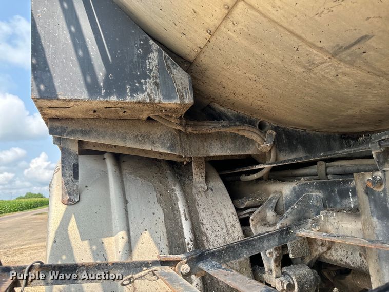 image for item EH4340 2006 International 7400  oil distributor truck