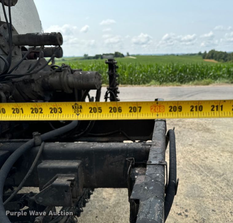 image for item EH4340 2006 International 7400  oil distributor truck